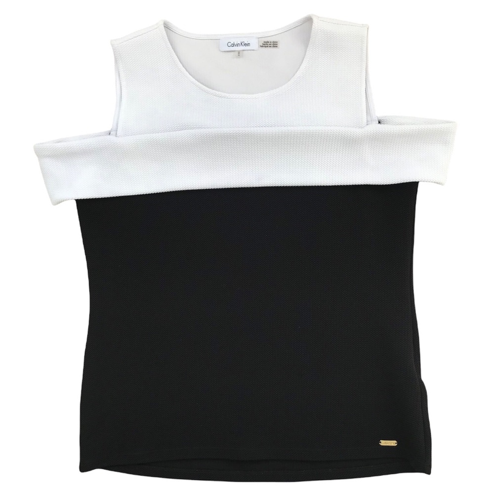 Calvin Klein | Women’s cold shoulder top. Size Medium. Textured fabric.